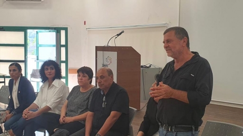 דני בפגישה עם צוותי החינוך