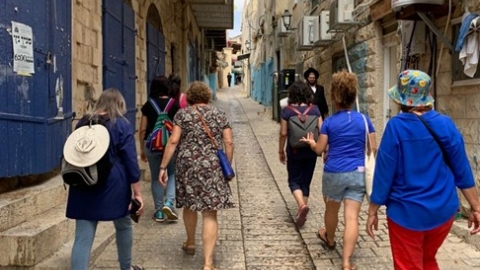 קבוצת נשים מטפלות בבני זוג ביום הפוגה 