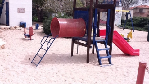 11 גן משחקים בישוב אורנית - לזכרו של רן דותן.jpg